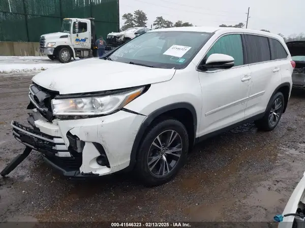 5TDBZRFH5KS720457 2019 TOYOTA HIGHLANDER - Image 2