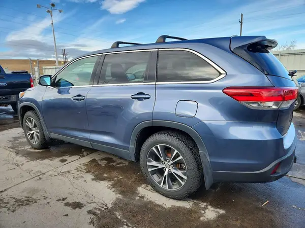 5TDBZRFH5KS726193 2019 TOYOTA HIGHLANDER - Image 2