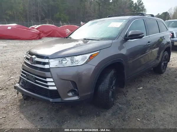5TDBZRFH5KS735976 2019 TOYOTA HIGHLANDER - Image 2