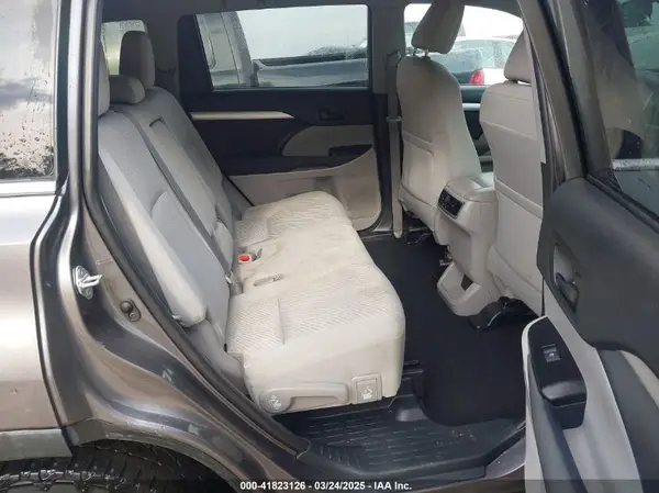5TDBZRFH5KS735976 2019 TOYOTA HIGHLANDER - Image 8