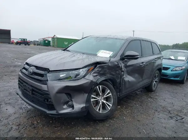 5TDBZRFH5KS736089 2019 TOYOTA HIGHLANDER - Image 2