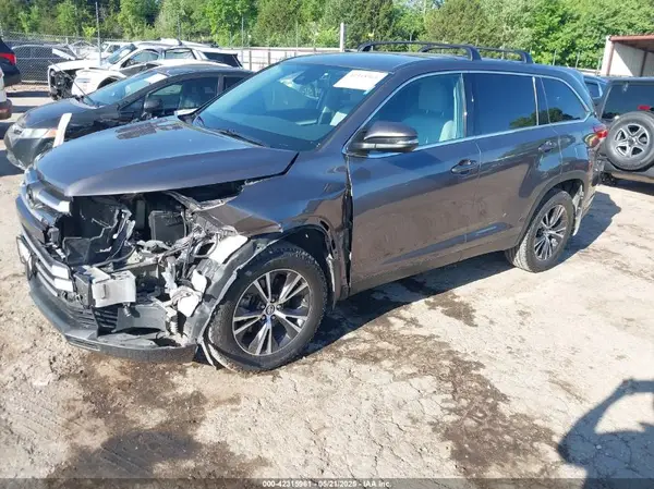 5TDBZRFH5KS738005 2019 TOYOTA HIGHLANDER - Image 2