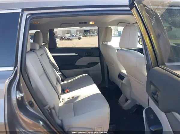 5TDBZRFH5KS738005 2019 TOYOTA HIGHLANDER - Image 8