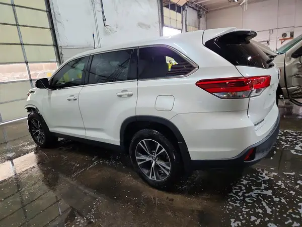 5TDBZRFH5KS740448 2019 TOYOTA HIGHLANDER - Image 2