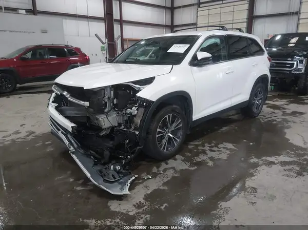 5TDBZRFH5KS742443 2019 TOYOTA HIGHLANDER - Image 2