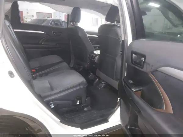 5TDBZRFH5KS742443 2019 TOYOTA HIGHLANDER - Image 8