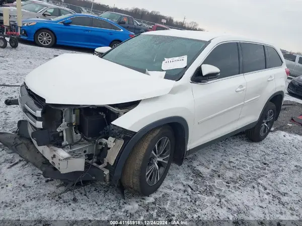 5TDBZRFH5KS746704 2019 TOYOTA HIGHLANDER - Image 2