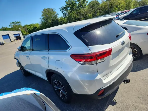 5TDBZRFH5KS918536 2019 TOYOTA HIGHLANDER - Image 2