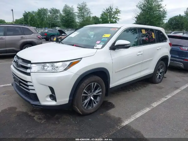 5TDBZRFH5KS929567 2019 TOYOTA HIGHLANDER - Image 2
