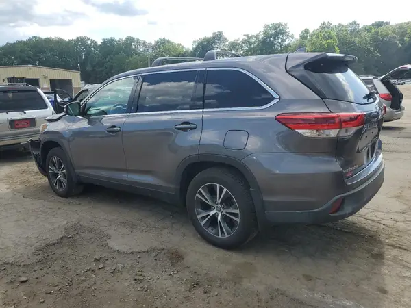 5TDBZRFH5KS930038 2019 TOYOTA HIGHLANDER - Image 2