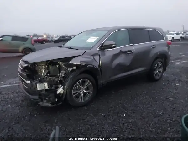 5TDBZRFH5KS945493 2019 TOYOTA HIGHLANDER - Image 2