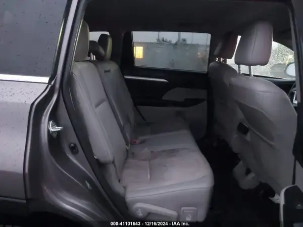 5TDBZRFH5KS945493 2019 TOYOTA HIGHLANDER - Image 8