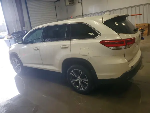5TDBZRFH5KS952928 2019 TOYOTA HIGHLANDER - Image 2