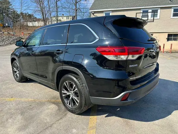5TDBZRFH5KS956963 2019 TOYOTA HIGHLANDER - Image 2