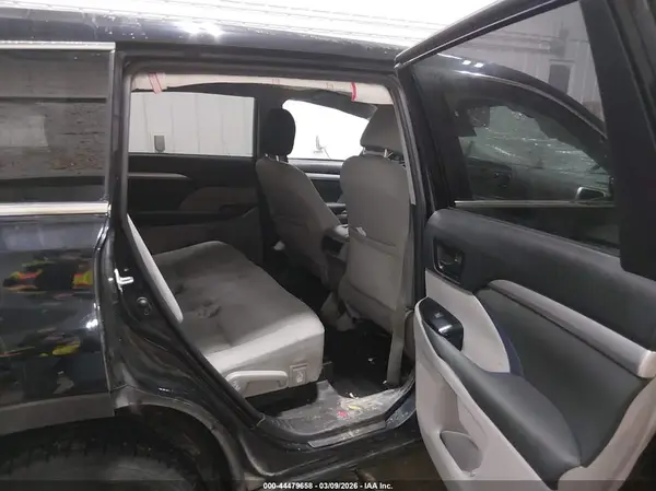 5TDBZRFH5KS962066 2019 TOYOTA HIGHLANDER - Image 8