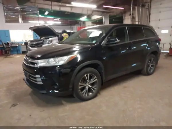 5TDBZRFH5KS962259 2019 TOYOTA HIGHLANDER - Image 2