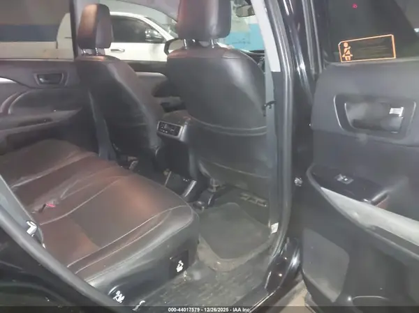 5TDBZRFH5KS962259 2019 TOYOTA HIGHLANDER - Image 8