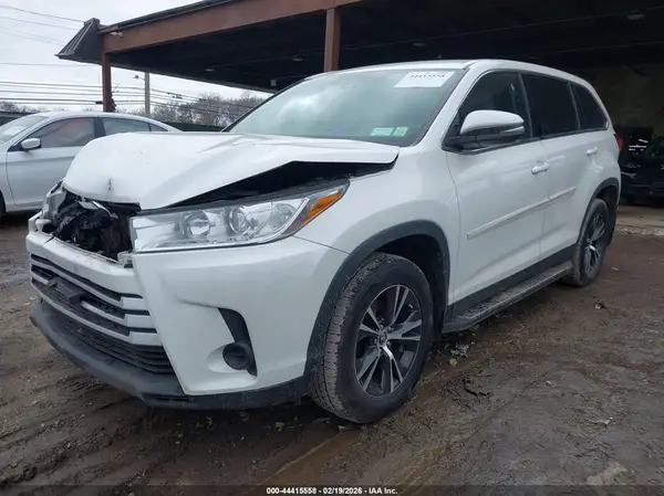 5TDBZRFH5KS965629 2019 TOYOTA HIGHLANDER - Image 2