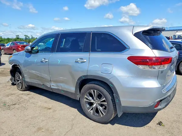 5TDBZRFH5KS967901 2019 TOYOTA HIGHLANDER - Image 2