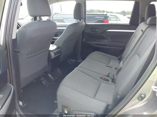 5TDBZRFH5KS969986 2019 TOYOTA HIGHLANDER - Image 8