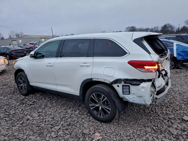 5TDBZRFH5KS974279 2019 TOYOTA HIGHLANDER - Image 2