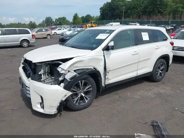 5TDBZRFH5KS977277 2019 TOYOTA HIGHLANDER - Image 2