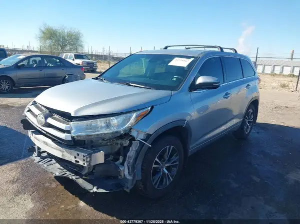 5TDBZRFH6HS362293 2017 TOYOTA HIGHLANDER - Image 2