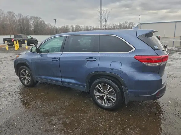 5TDBZRFH6HS364075 2017 TOYOTA HIGHLANDER - Image 2