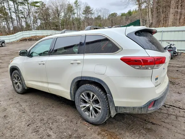 5TDBZRFH6HS378090 2017 TOYOTA HIGHLANDER - Image 2