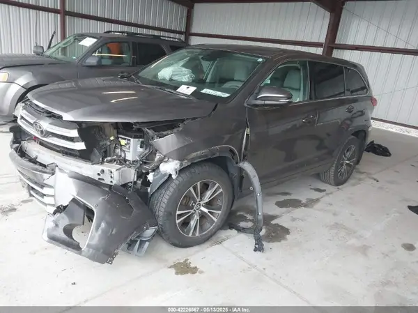 5TDBZRFH6HS386710 2017 TOYOTA HIGHLANDER - Image 2