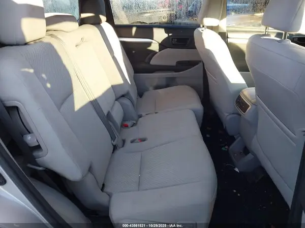 5TDBZRFH6HS390515 2017 TOYOTA HIGHLANDER - Image 8