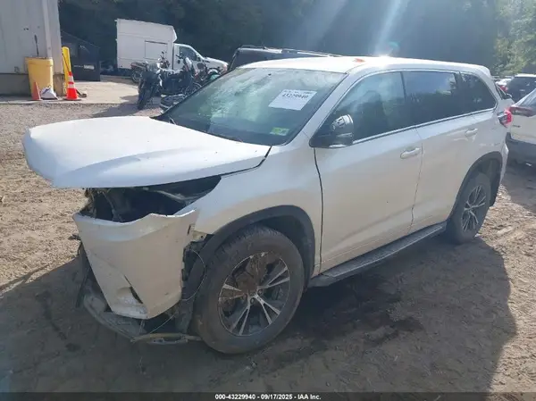 5TDBZRFH6HS395004 2017 TOYOTA HIGHLANDER - Image 2