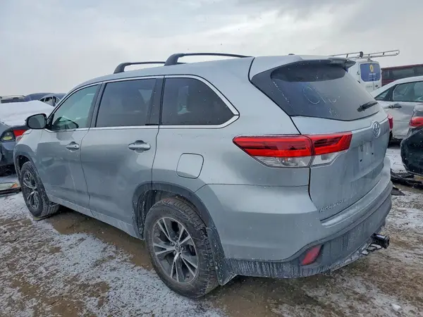 5TDBZRFH6HS403005 2017 TOYOTA HIGHLANDER - Image 2