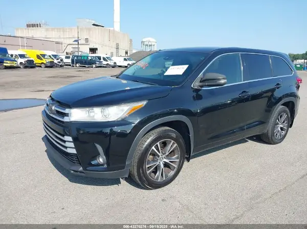 5TDBZRFH6HS409371 2017 TOYOTA HIGHLANDER - Image 2
