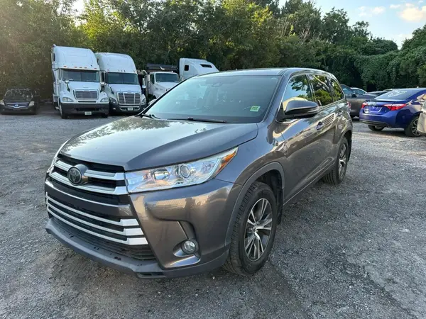 5TDBZRFH6HS416630 2017 TOYOTA HIGHLANDER - Image 2