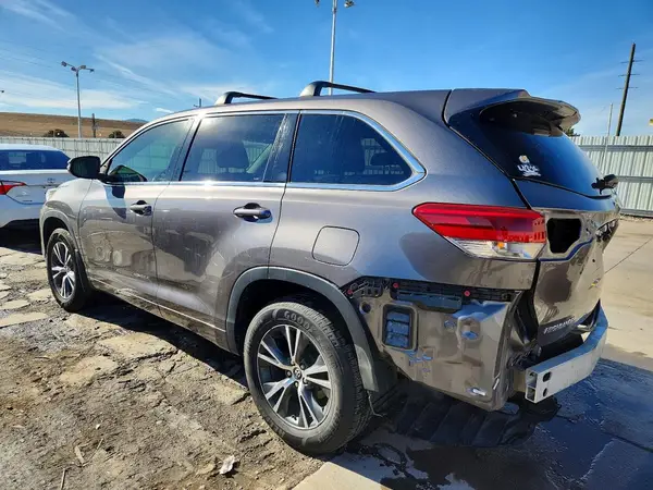5TDBZRFH6HS420144 2017 TOYOTA HIGHLANDER - Image 2