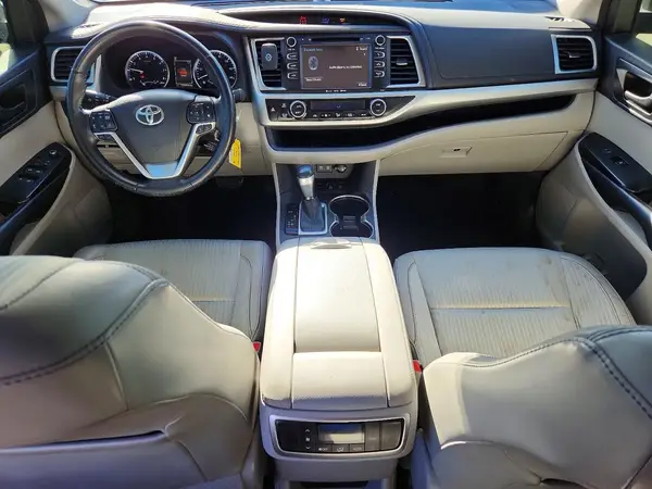 5TDBZRFH6HS420144 2017 TOYOTA HIGHLANDER - Image 8