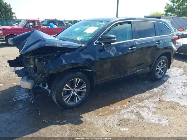 5TDBZRFH6HS430771 2017 TOYOTA HIGHLANDER - Image 2