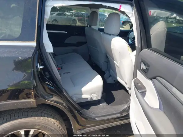 5TDBZRFH6HS430771 2017 TOYOTA HIGHLANDER - Image 8