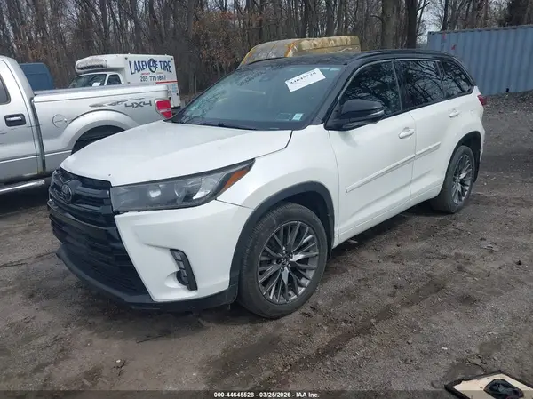 5TDBZRFH6HS435758 2017 TOYOTA HIGHLANDER - Image 2