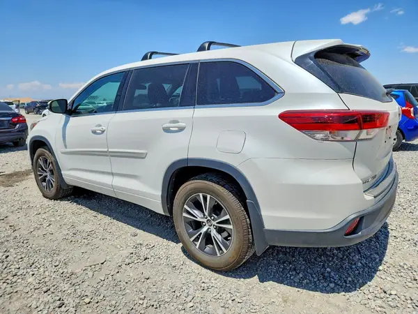 5TDBZRFH6HS437798 2017 TOYOTA HIGHLANDER - Image 2