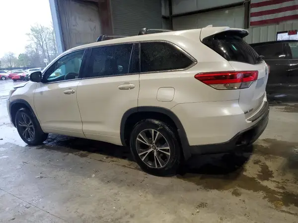 5TDBZRFH6HS437817 2017 TOYOTA HIGHLANDER - Image 2