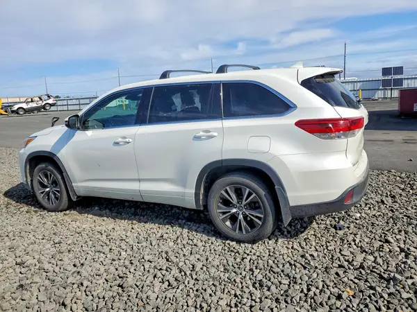5TDBZRFH6HS440006 2017 TOYOTA HIGHLANDER - Image 2
