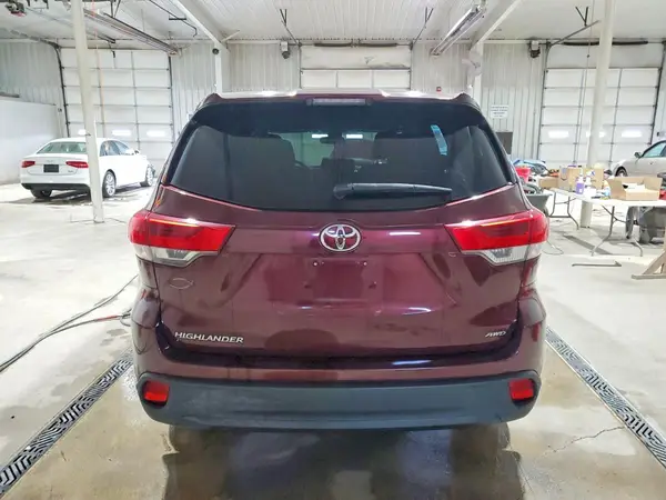 2017 TOYOTA HIGHLANDER auction photo 6
