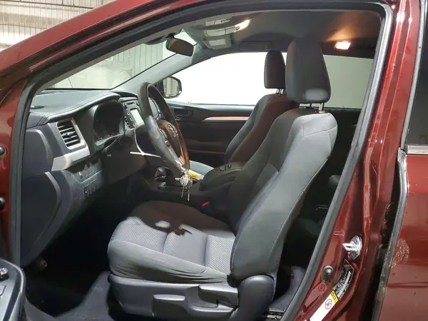 2017 TOYOTA HIGHLANDER auction photo 7