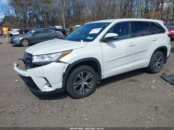 5TDBZRFH6HS456352 2017 TOYOTA HIGHLANDER - Image 2
