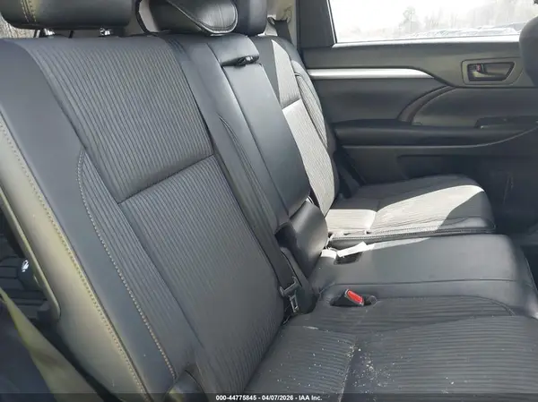 5TDBZRFH6HS456352 2017 TOYOTA HIGHLANDER - Image 8