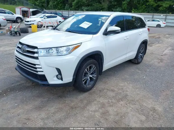 5TDBZRFH6HS456819 2017 TOYOTA HIGHLANDER - Image 2