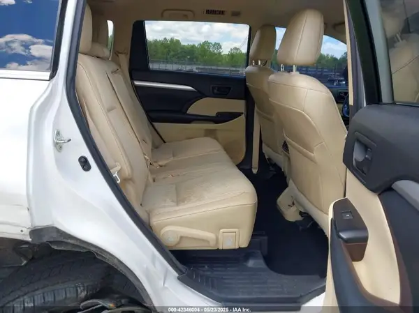 5TDBZRFH6HS456819 2017 TOYOTA HIGHLANDER - Image 8