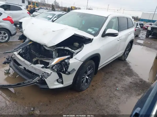 5TDBZRFH6HS462927 2017 TOYOTA HIGHLANDER - Image 2